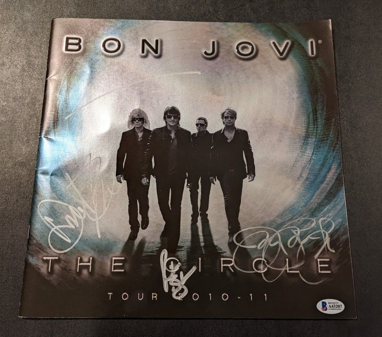 Bon Jovi Signed Autographed "the Circle" Tour Program Beckett Loa (bas) 🎁