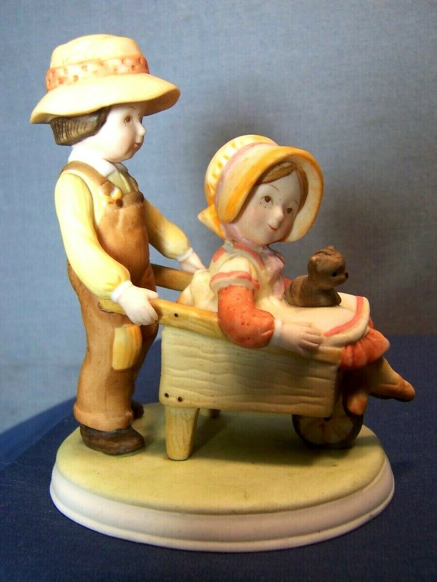 VINTAGE HOLLY HOBBIE & ROBBY FIGURINE SWEET REMEMBRANCE GOING PLACES 1979 CAT