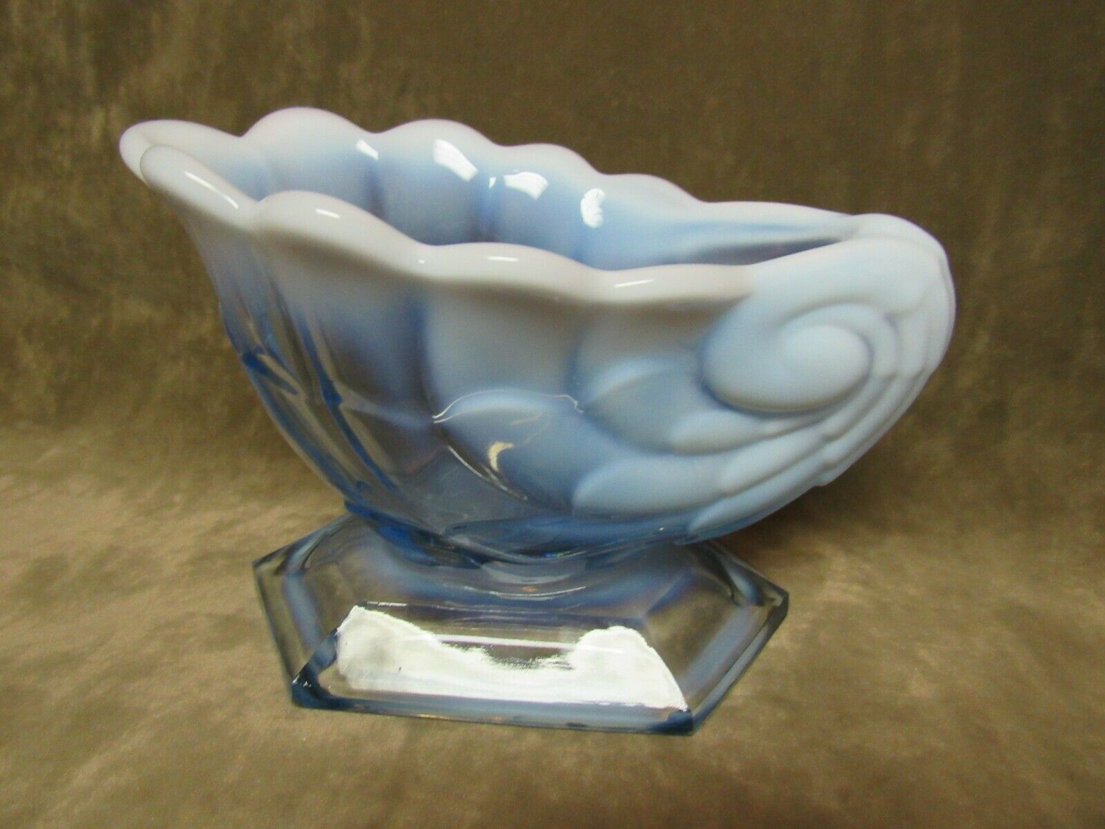 Super Rare Duncan Miller Glass 1940's Sanibel Shell Blue Opalescent Bookend Vase