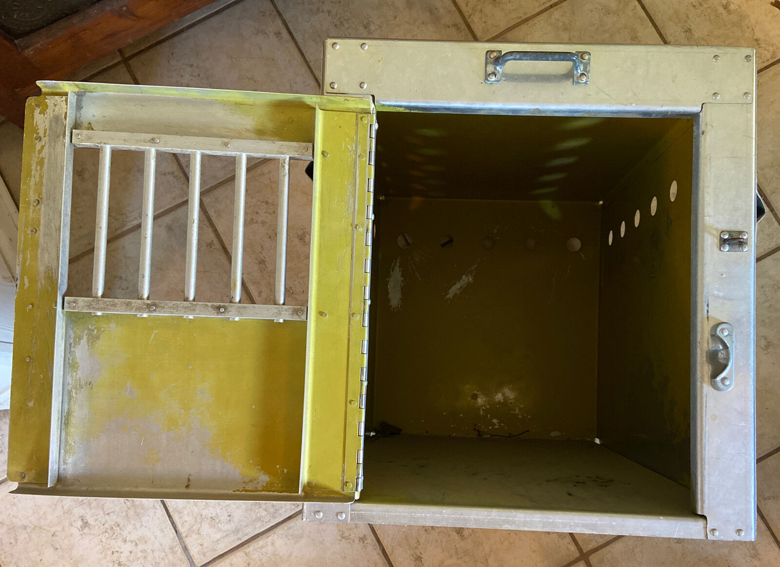Bob Mckee Stationary Dog Crate Airline Kennel  Aluminum Box 1950's 16x24x18
